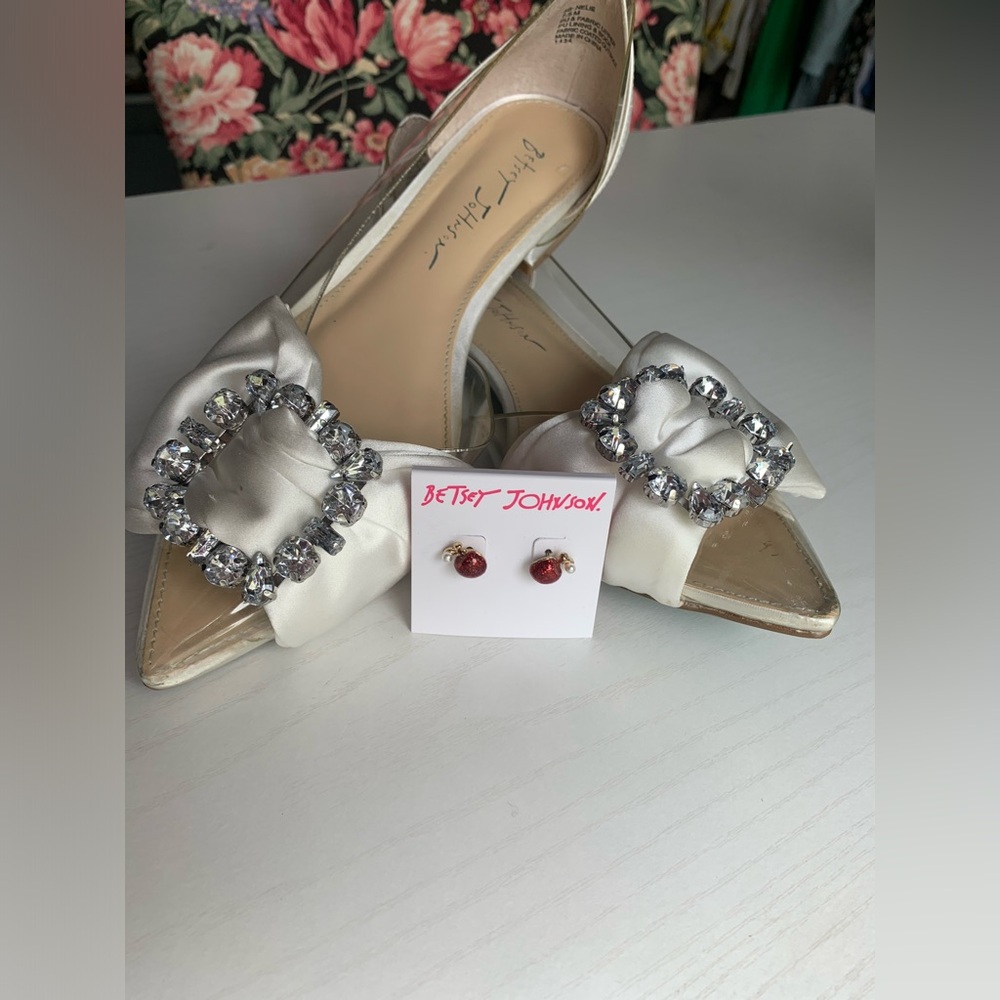 BETSEY JOHNSON BUNDLE  7.5 SATIN BOW FLATS AND APPLE PEARL EARRINGS BUNDLE